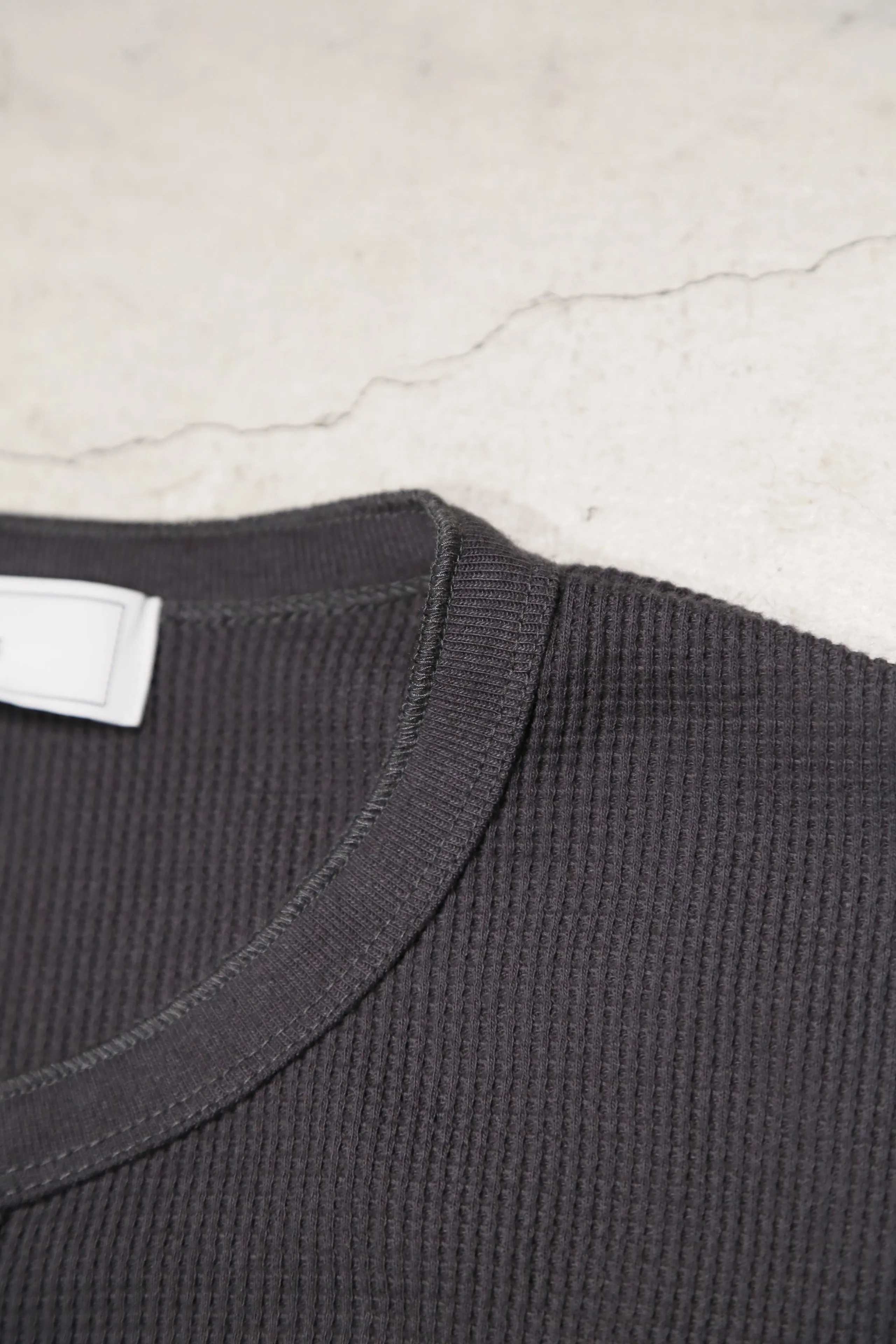 4B TIGHT WAFFLE LS (CHARCOAL)(EXCLUSIVE)