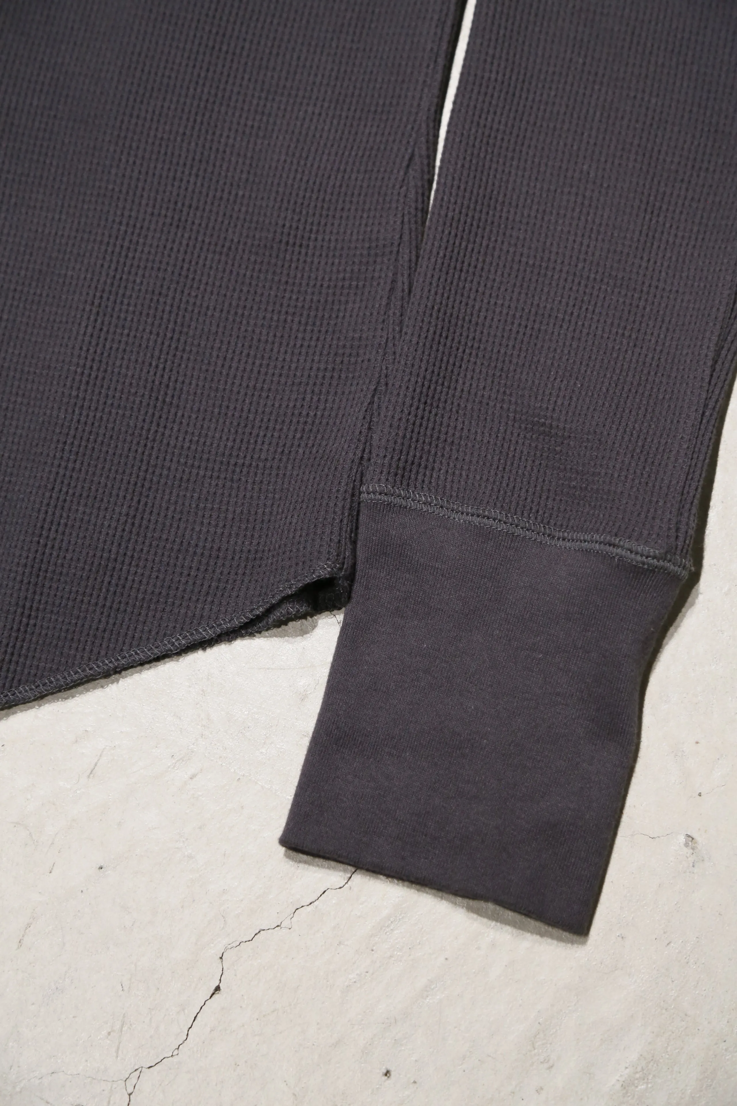4B TIGHT WAFFLE LS (CHARCOAL)(EXCLUSIVE)